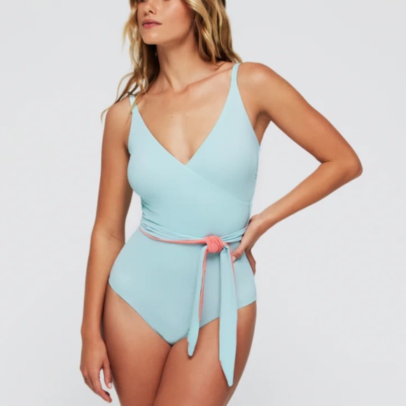 Hermoza Amelia One Piece - Picture 1 of 5